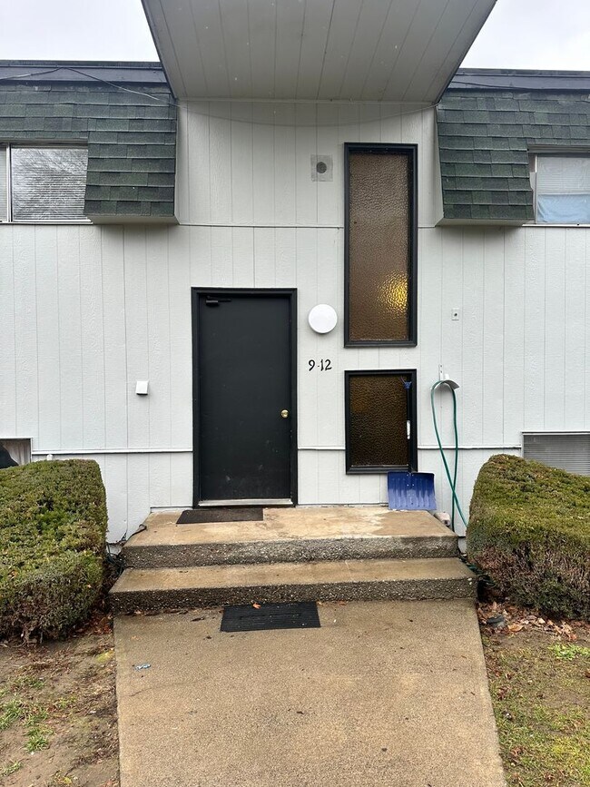 Building Photo - Sunset Manor