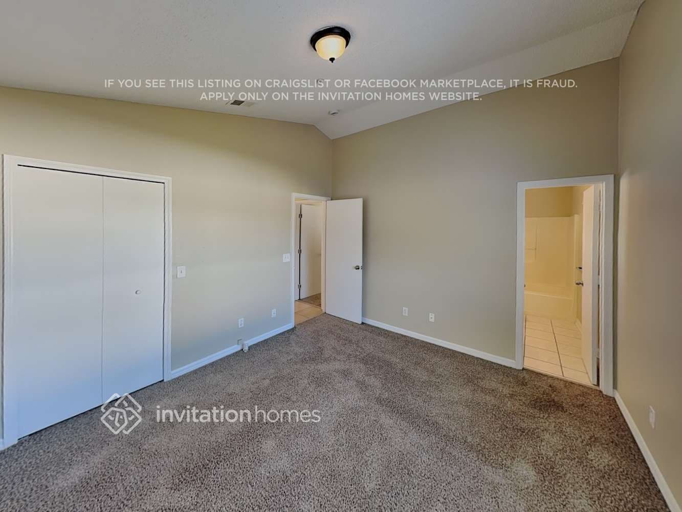 Building Photo - 9624 Hollyhill Dr