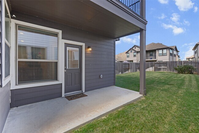 Building Photo - 9443 Starlight Oak Dr