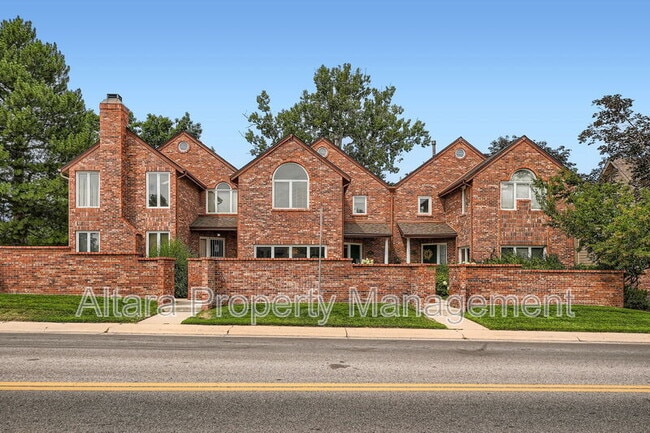 Building Photo - 287 S Holly St