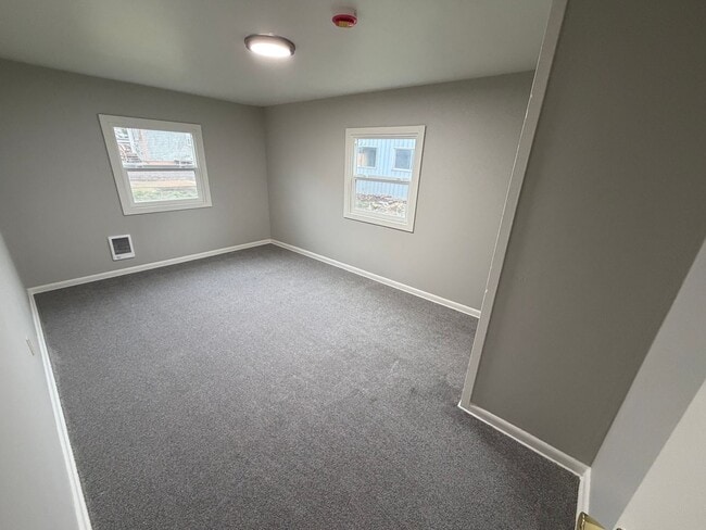 Building Photo - Newly Remodeled 1-Bed with Bonus Room