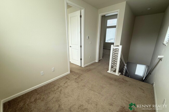 Building Photo - Spacious 2 Bedroom, 2.5 Bathroom Condo wit...