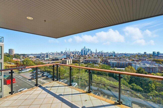 Building Photo - 215 Manhattan Ave