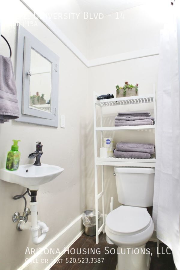 Building Photo - 12 E University Blvd