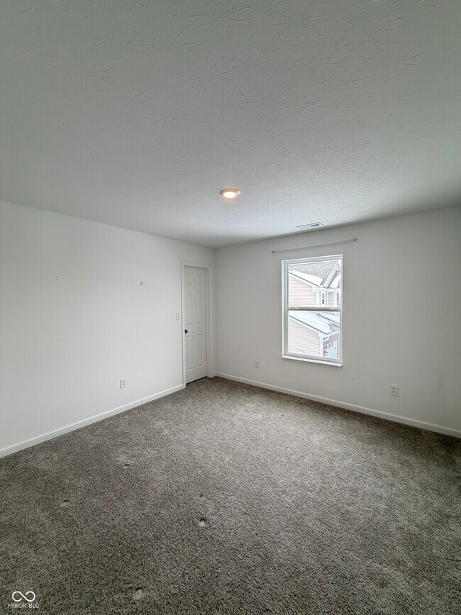 Building Photo - 1184 Lakeshore Dr