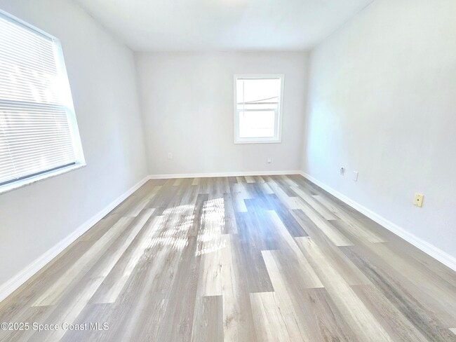 Building Photo - 484 Poinciana Dr
