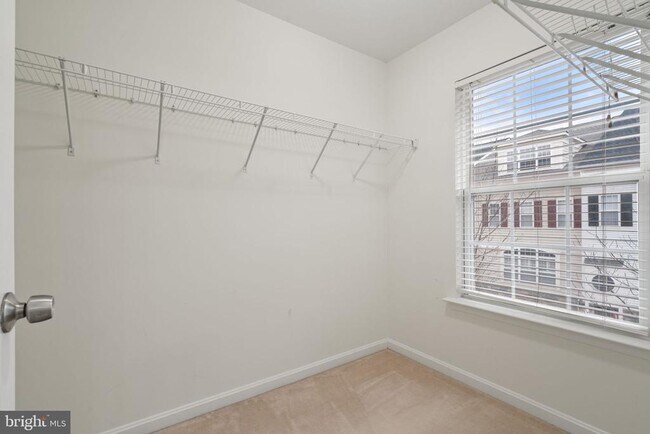 Building Photo - 5061 Kilburn St