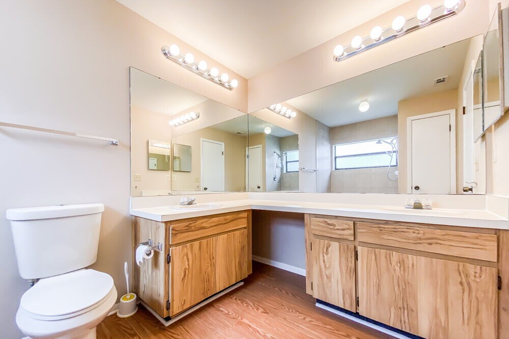 Building Photo - 8905 Bayaud Dr