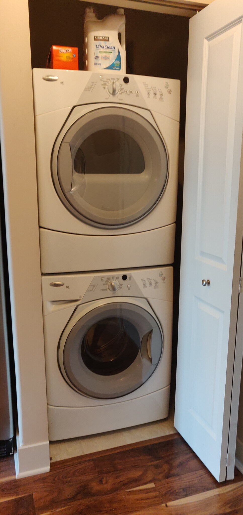 Building Photo - 600 Albert St