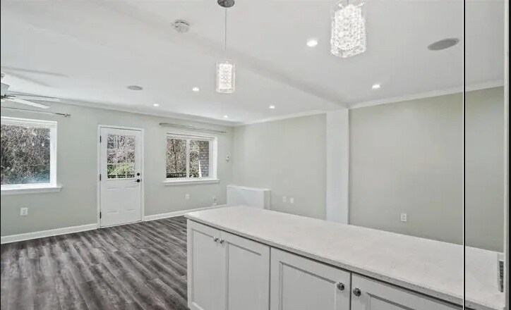 Building Photo - 9250 Edwards Way