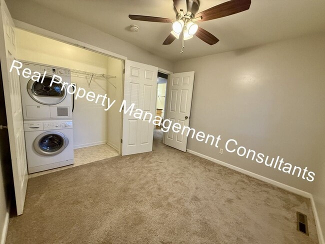 Building Photo - 2 Bedroom In Westport Rent Special