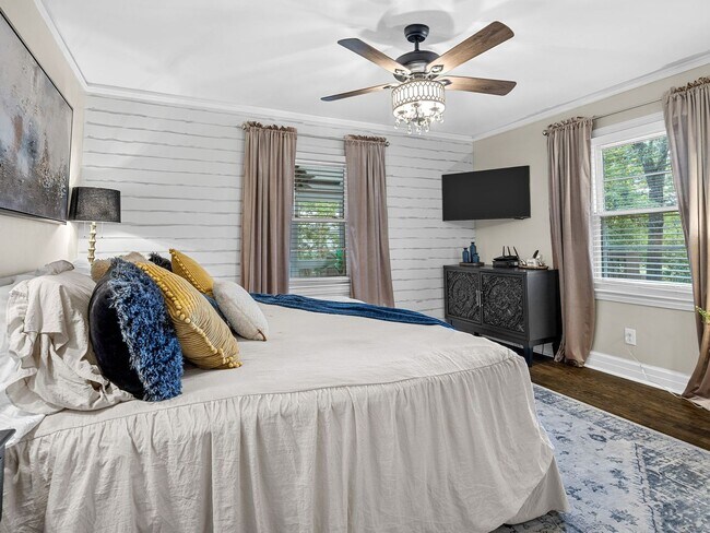 Building Photo - Immaculately Maintained, unfurnished 2 BR, 1 BA  Greer NO APPLICATION FEE if APPROVED