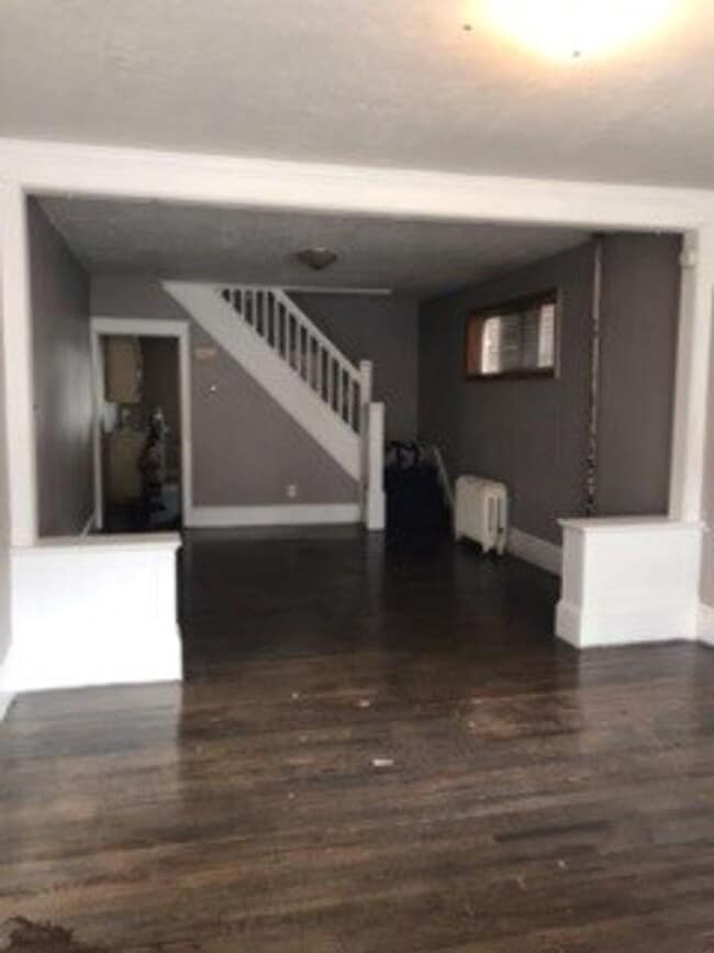 Building Photo - 3 bedroom 1 bathroom