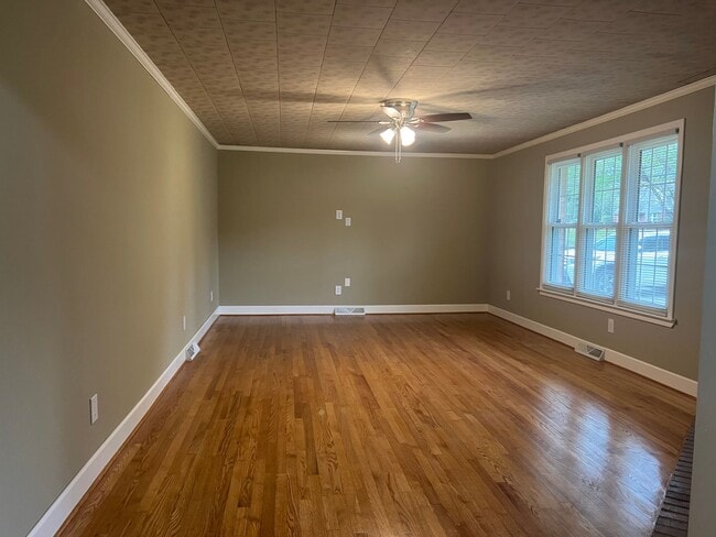 Building Photo - 733 Pine St