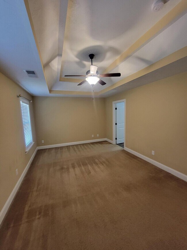 Building Photo - 2581 Kirby Ave