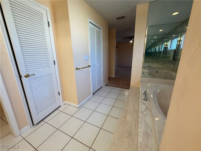 Building Photo - 132 Dania Cir