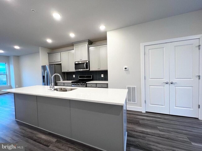 Building Photo - 21 Morrison Dr