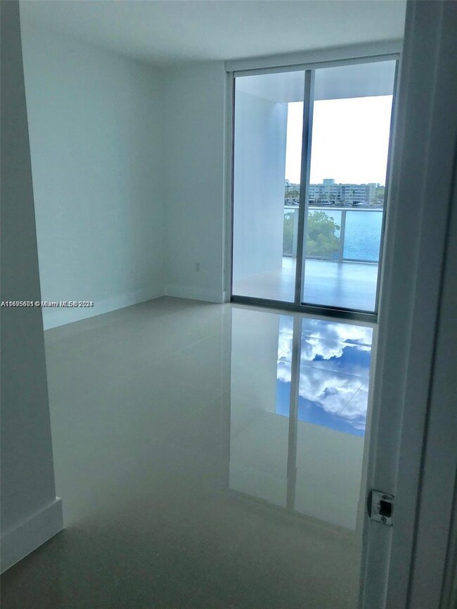 Building Photo - 17111 Biscayne Blvd