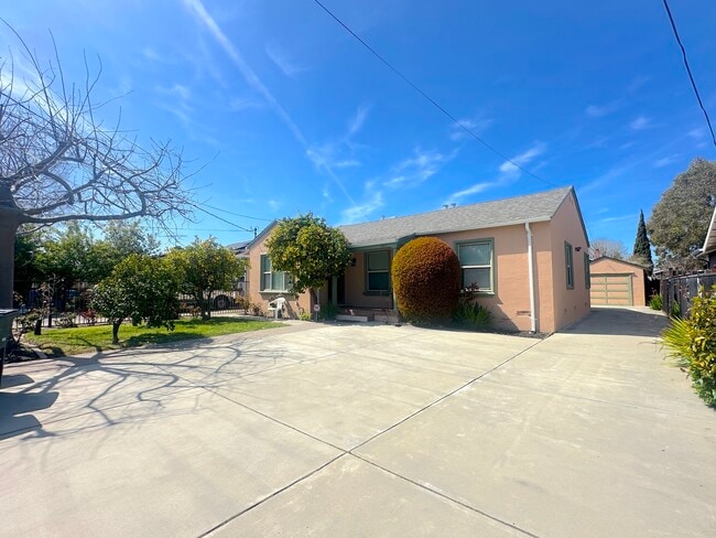 Building Photo - 1363 Sevier Ave