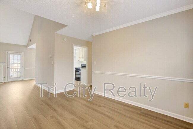 Building Photo - 110 York Ln