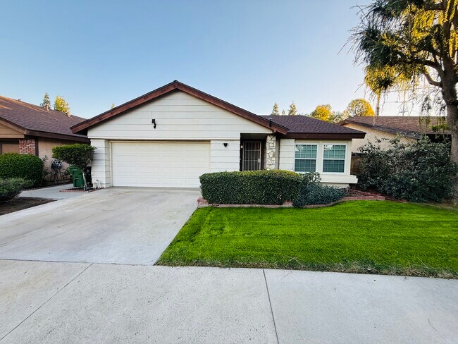 Building Photo - 20746 Schoenborn St