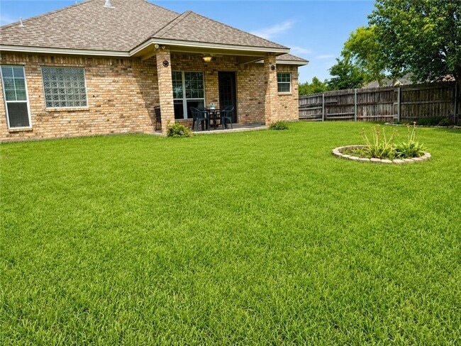 Building Photo - 2301 Norham Dr