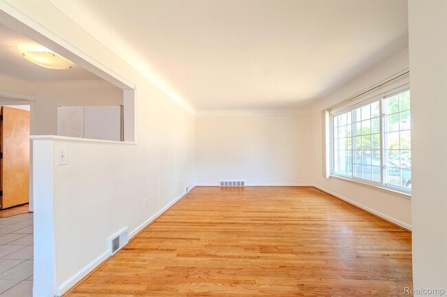 Building Photo - 23000 Alger St
