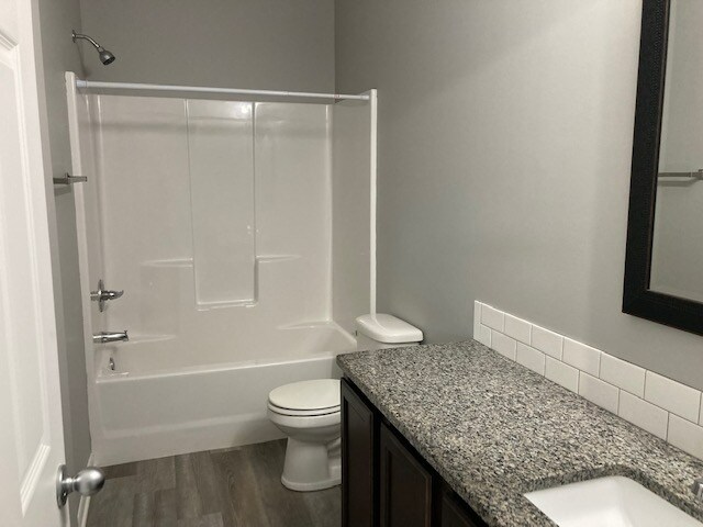 Building Photo - 5357 N Cypress Dr