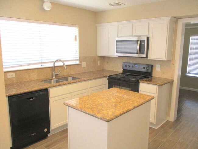 Building Photo - 16023 Hidden Acres Dr