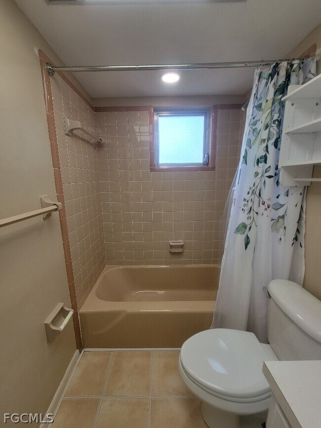 Building Photo - 1372 Archer St