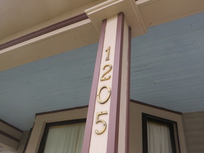 Building Photo - 1205 Fulton St