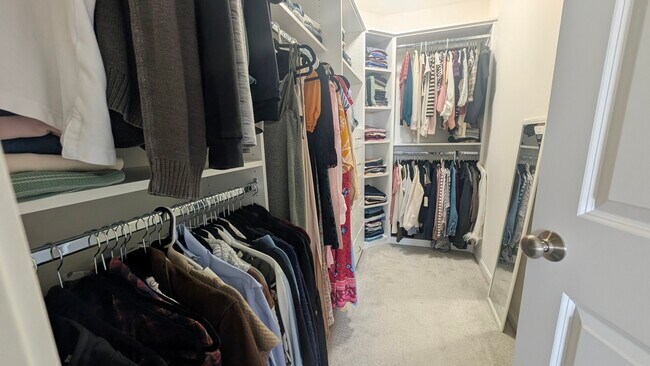 Building Photo - 29W730 Cambridge Ct