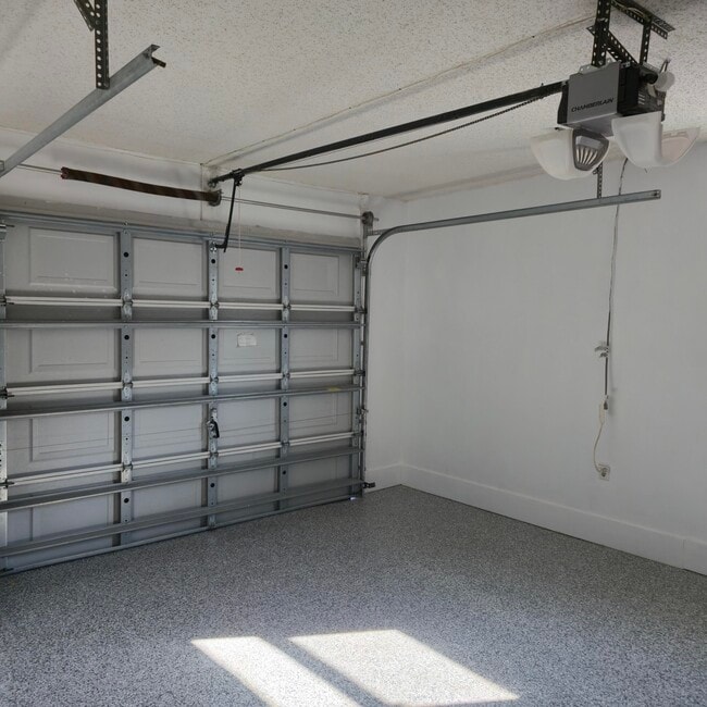 Building Photo - 75 7th Ave