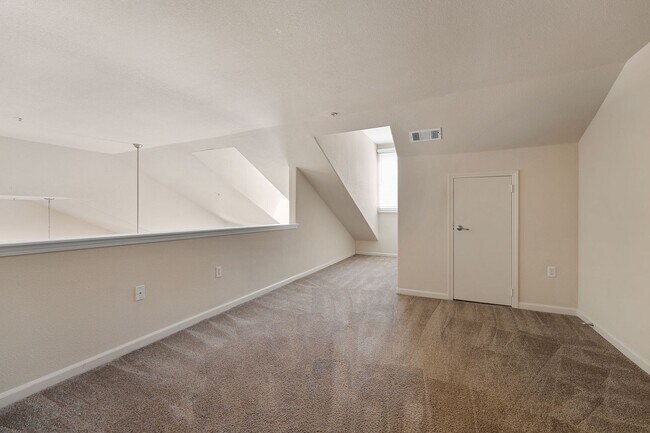 Building Photo - 1316 Milano Dr