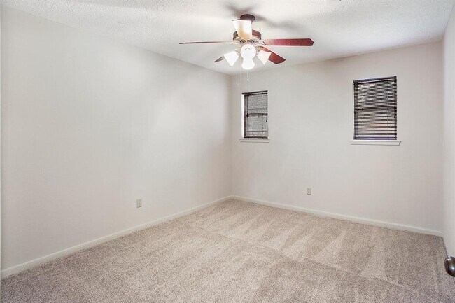 Building Photo - 5402 Summerfield Ln