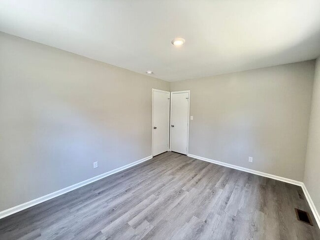 Building Photo - 102 Johnson St