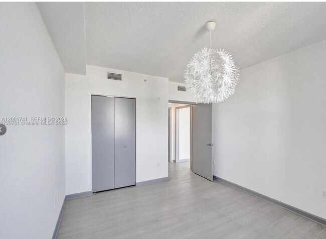 Building Photo - 2775 NE 187th St