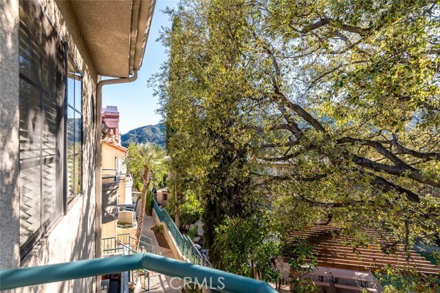 Building Photo - 2930 Montrose Ave