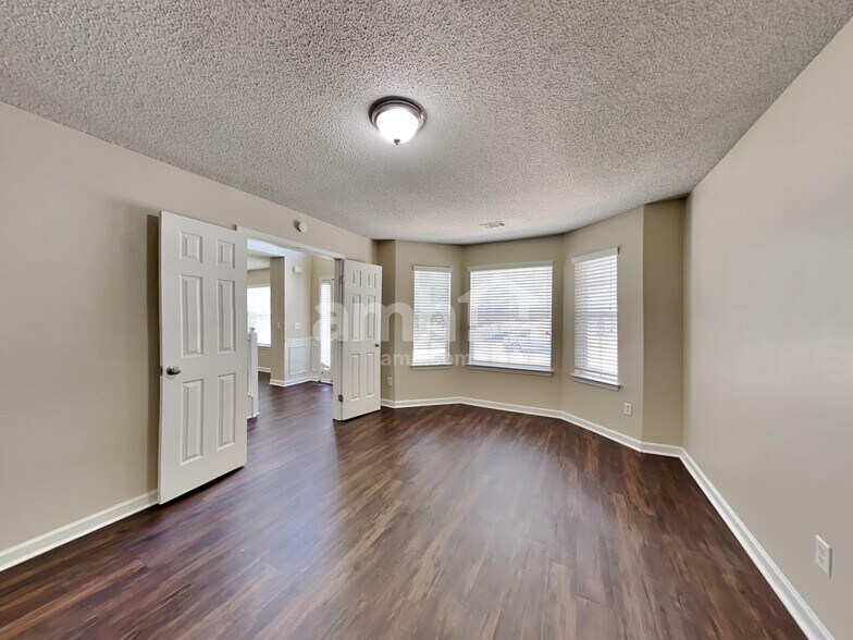 Building Photo - 240 Juliet Dr
