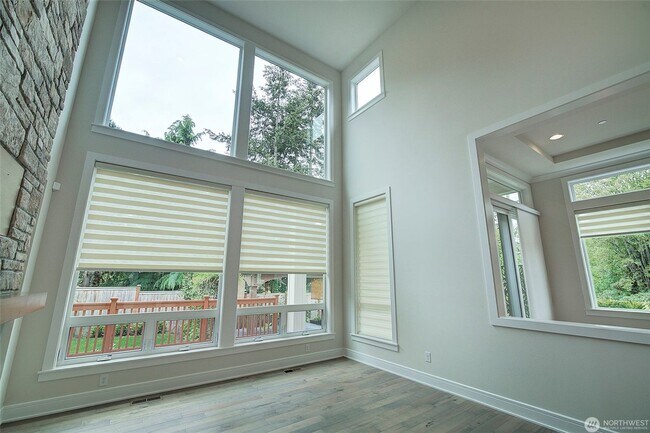 Building Photo - 5Bd/4Ba Bellevue House