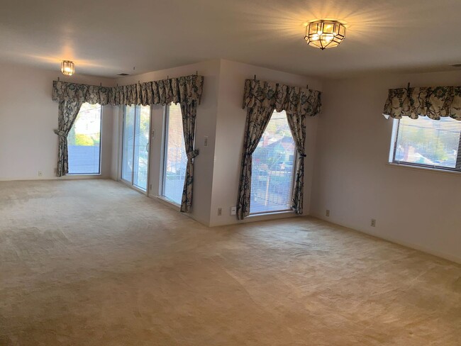 Building Photo - Coming soon! Spacious 4br / 2ba with bonus...