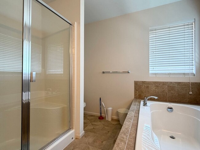 Building Photo - Updated Lakeland Hills Home w/ Air conditioning