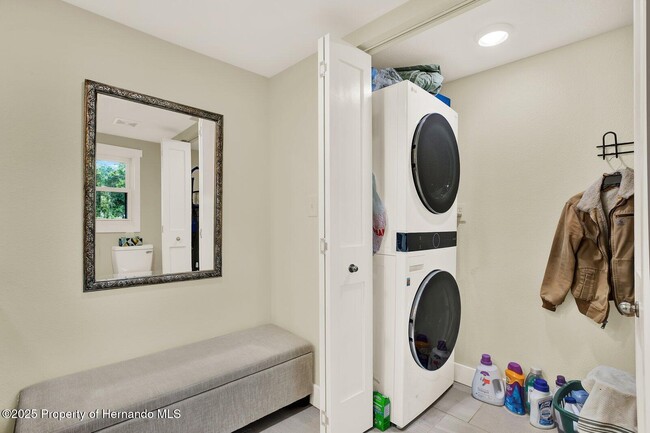 Building Photo - 18321 Edgewood Dr