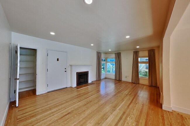 Building Photo - Charming Land Park Cottage – A Hidden Gem in the Heart of the City