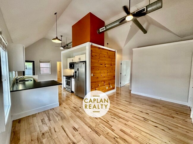 Building Photo - 324 Ashmun St