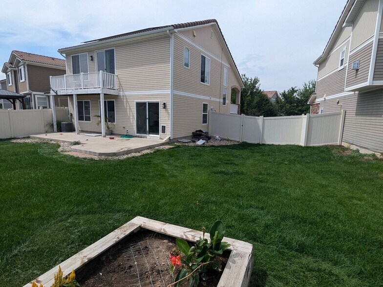Building Photo - 3825 Kenwood Cir
