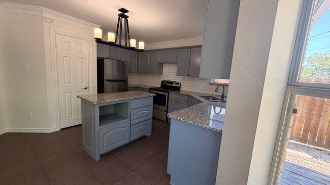 Building Photo - 6708 Basswood Dr