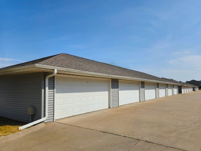 Building Photo - 2250 W Lake Rd