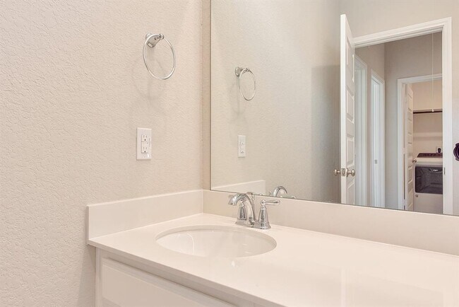 Building Photo - 9814 Magnolia Village Ln