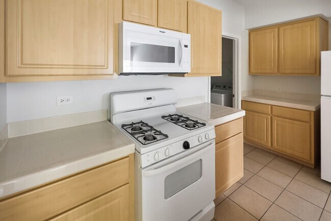 Building Photo - Great 2 Bed, 2 Bath First Story Condo In Northwest Vegas